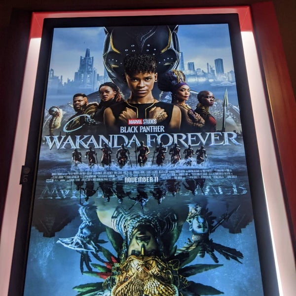 Regal UA Farmingdale & IMAX Farmingdale에서 영화관일에서의 사진