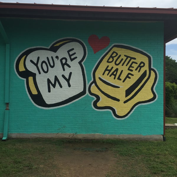 Снимок сделан в You&#39;re My Butter Half (2013) mural by John Rockwell and the Creative Suitcase team пользователем Josh W. 5/29/2016