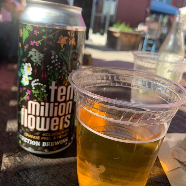 Foto tomada en Discretion Brewing  por Andy O. el 5/8/2021