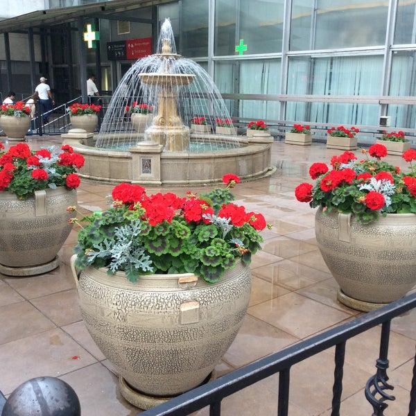 Foto tirada no(a) Atrium Mall por Daria K. em 6/15/2015