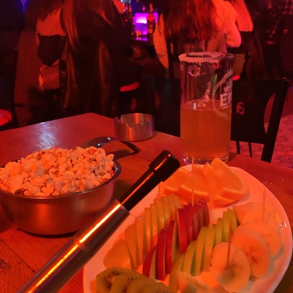 รูปภาพถ่ายที่ Hangover Cafe &amp; Bar โดย Barış B. เมื่อ 1/10/2020