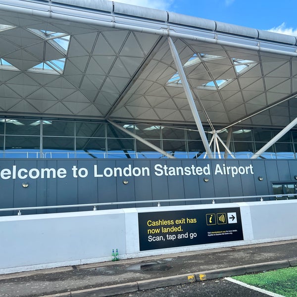 3/1/2024 tarihinde Akhil G.ziyaretçi tarafından Londra Stansted Havalimanı (STN)'de çekilen fotoğraf