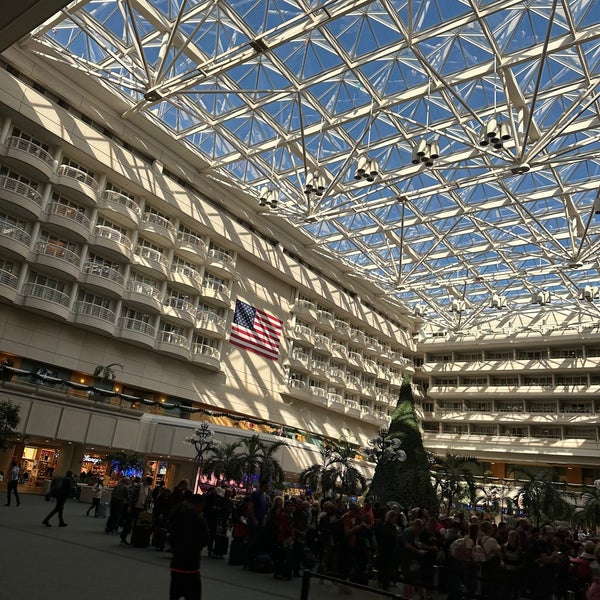 Foto tirada no(a) Aeroporto Internacional de Orlando (MCO) por Ryan em 12/1/2022