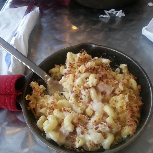 Photo taken at Cheese-ology Macaroni &amp; Cheese by Marie Y. on 7/5/2014
