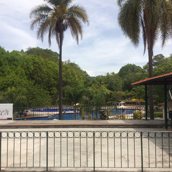 Das Foto wurde bei Parque Acuático Ixtapan de la Sal von Andres H. am 7/10/2016 aufgenommen