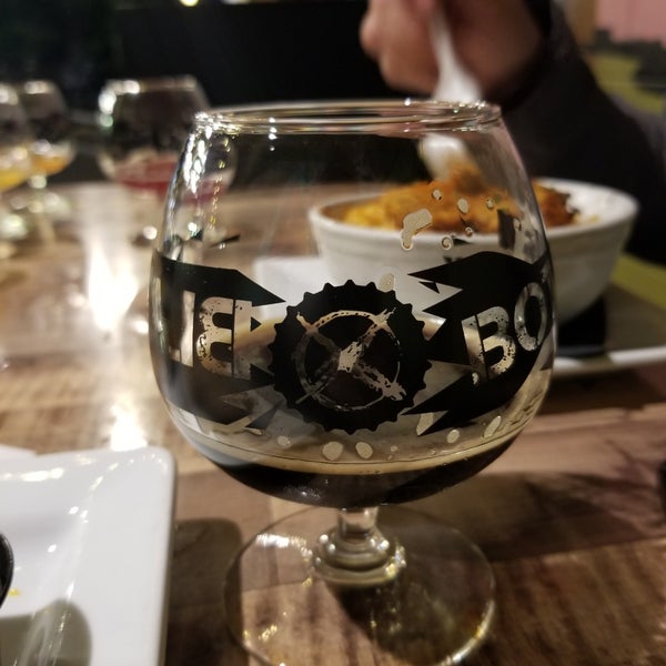 Снимок сделан в Black Bottle Brewery пользователем Ethan D. 8/30/2020