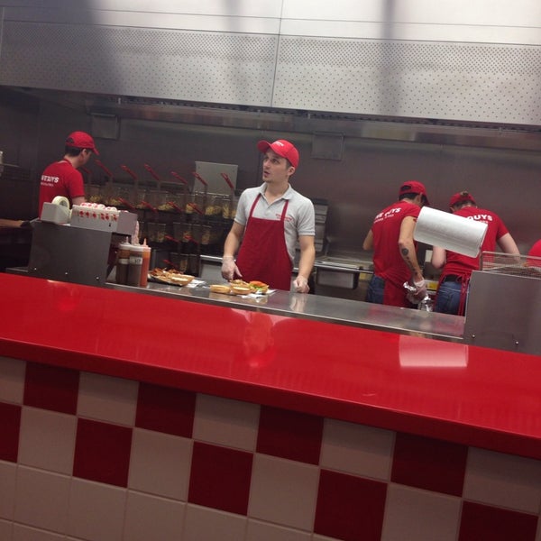 Photo taken at Five Guys by A❄️ on 5/31/2014
