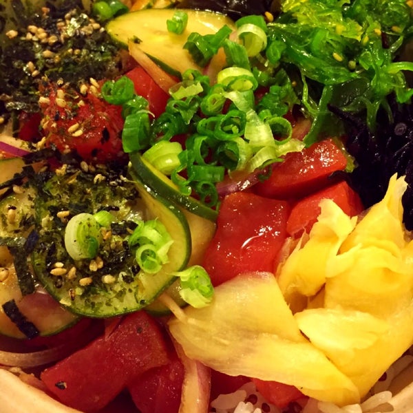 Yuzu Shoyu Tuna regular bowl with additional seaweed salad topping. Delicious and quite filling!
