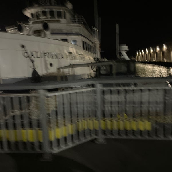 Foto tirada no(a) Alcatraz Cruises por Jason D. em 10/5/2021