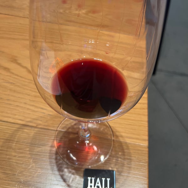 รูปภาพถ่ายที่ Hall Wines โดย Jason D. เมื่อ 11/6/2023