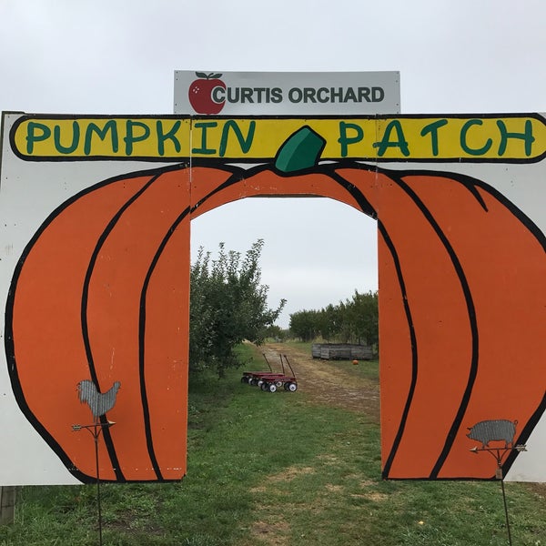 Photo taken at Curtis Orchard &amp; Pumpkin Patch by John S. on 10/13/2018