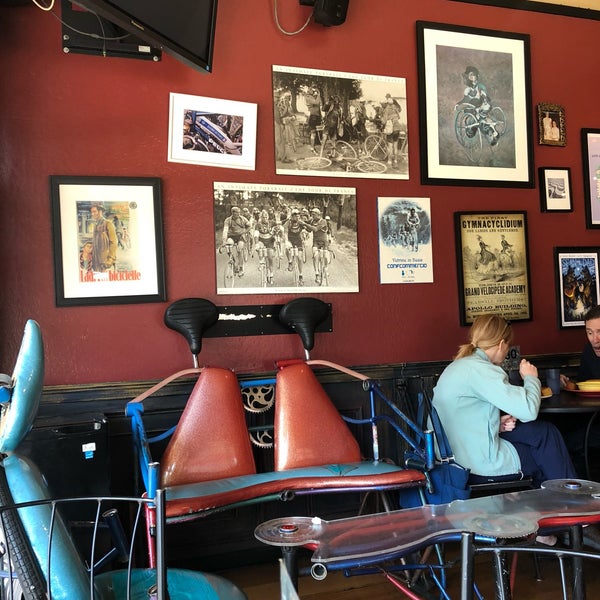 8/3/2018 tarihinde Sam W.ziyaretçi tarafından Velo Rouge Cafe'de çekilen fotoğraf