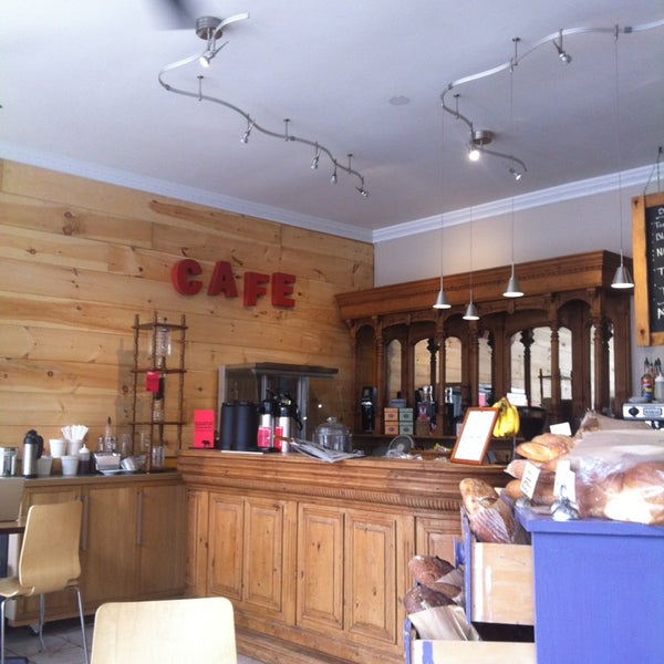 7/28/2013 tarihinde Sam W.ziyaretçi tarafından café UB'de çekilen fotoğraf