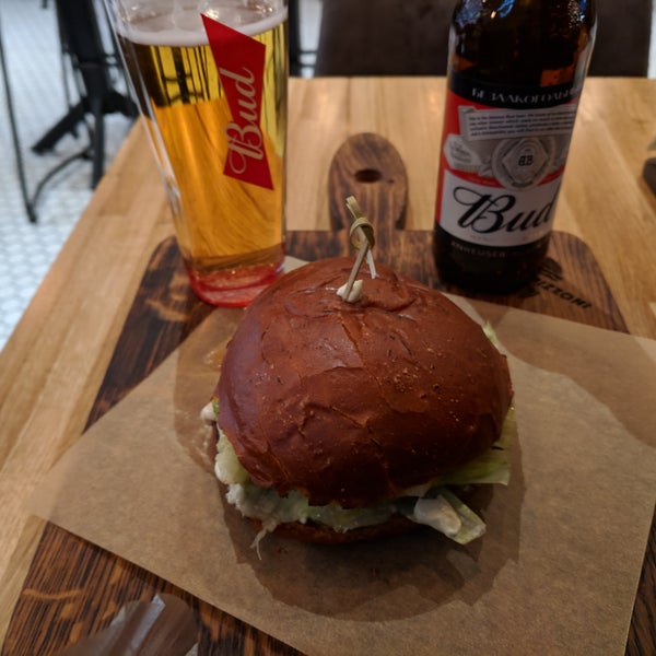 Foto tomada en Burger&amp;Pizzoni  por Sergey Y. el 2/1/2019