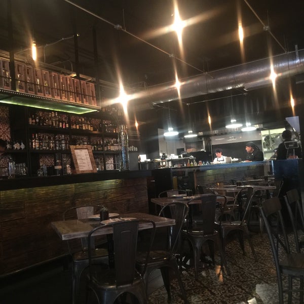 Foto diambil di San José Restaurante oleh Azul G. pada 3/3/2017