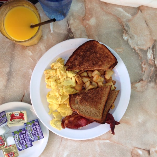 Stop here on your way to the Keys. Good staff and very good food! The breakfast menu is served until 11 - very good!