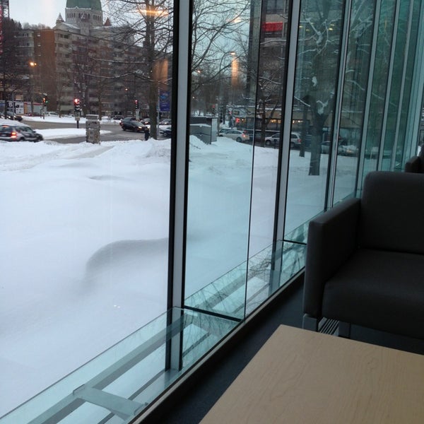 รูปภาพถ่ายที่ HEC Montréal - Édifice Decelles โดย Katerine V. เมื่อ 2/21/2013