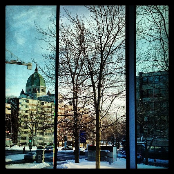 รูปภาพถ่ายที่ HEC Montréal - Édifice Decelles โดย Katerine V. เมื่อ 3/22/2013
