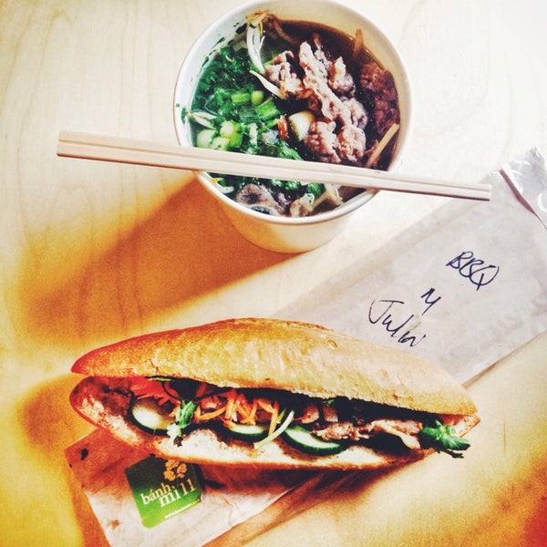 10/30/2013 tarihinde muliaziyaretçi tarafından Bánh Mì 11'de çekilen fotoğraf
