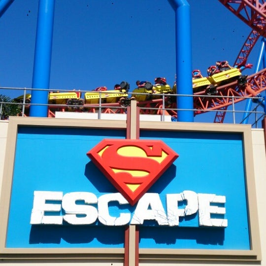 Photo taken at Superman Escape by Sky2404 on 4/10/2015
