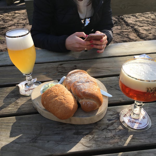 Foto scattata a Bierbrouwerij de Koningshoeven - La Trappe Trappist da Aline W. il 3/26/2017