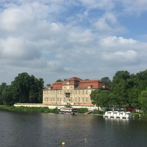 Foto diambil di Schloss Plaue oleh Michael pada 6/18/2016