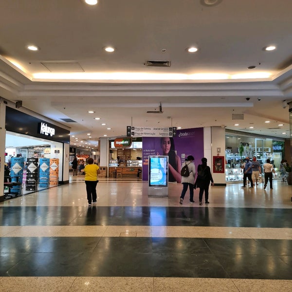 Photo prise au Plaza Shopping par Wellington M. le10/25/2021