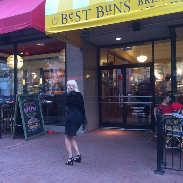 Foto tirada no(a) Best Buns Bread Company por Dan L. em 9/25/2015