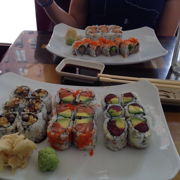 5/24/2014 tarihinde Ernie B.ziyaretçi tarafından Planet Sushi'de çekilen fotoğraf
