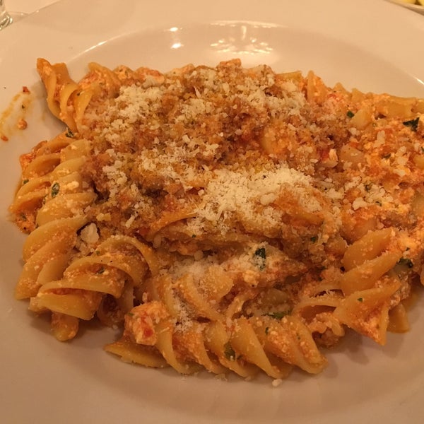 10/26/2015 tarihinde Ernie B.ziyaretçi tarafından Patsy&#39;s Italian Restaurant'de çekilen fotoğraf