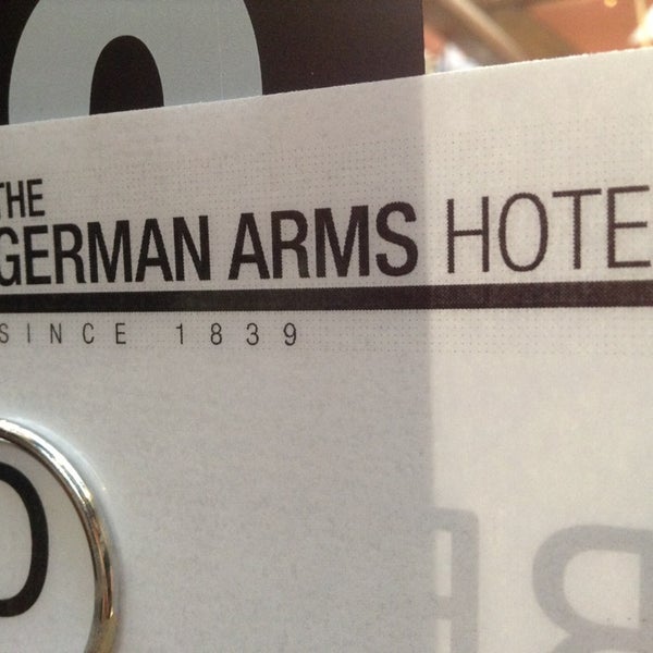 Das Foto wurde bei German Arms Hotel von Purrl T. am 10/27/2013 aufgenommen