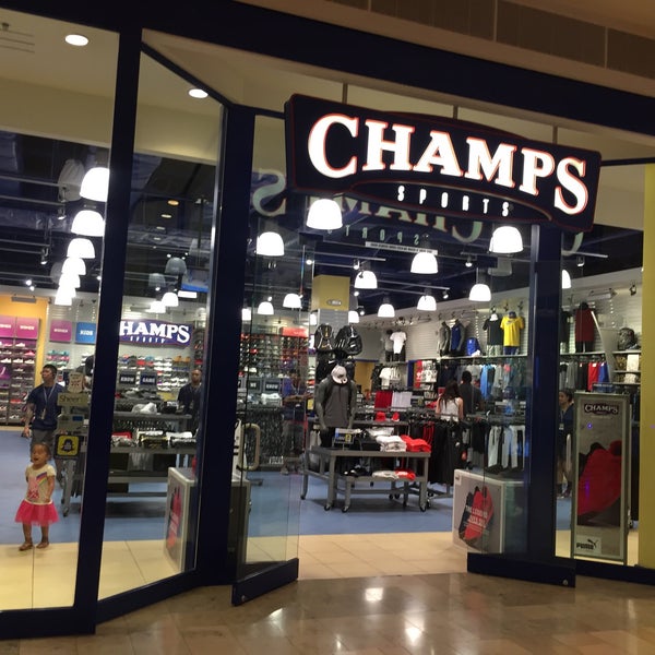 Champs-Élysées – Retail Store Tours