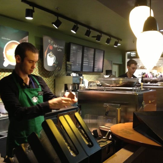 Foto tirada no(a) Starbucks por Asger B. em 10/1/2012