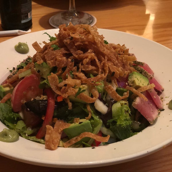 Photo taken at BJ&#39;s Restaurant &amp; Brewhouse by Denise N. on 7/23/2018
