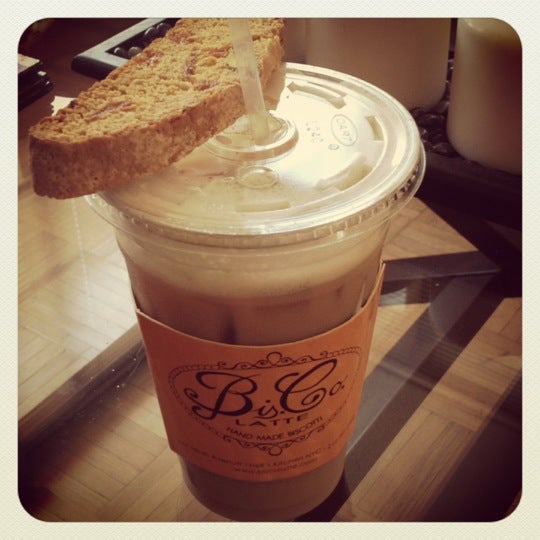 Photo taken at Bis.Co.Latte by Christine N. on 10/14/2012