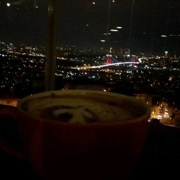 Foto diambil di Desde Cafe &amp; Restaurant oleh Gizemli👑 . pada 2/2/2018