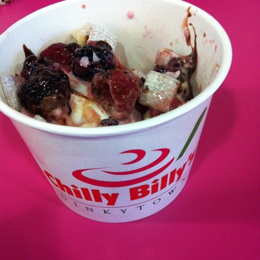 Foto diambil di Chilly Billy&#39;s Frozen Yogurt oleh Brittany F. pada 11/25/2012