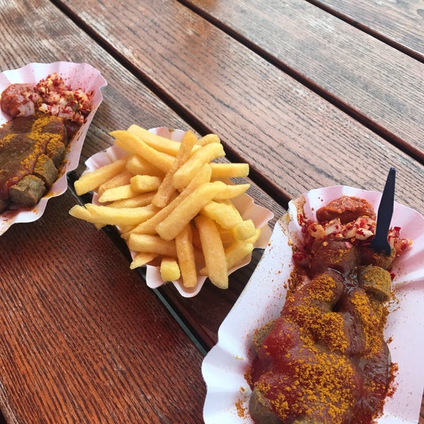 this is a real curry wurst but better!😁 because it's vegan 🌱💚