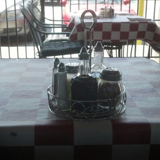Photo taken at Giuseppe&#39;s Pizzeria by D. S. on 4/24/2013