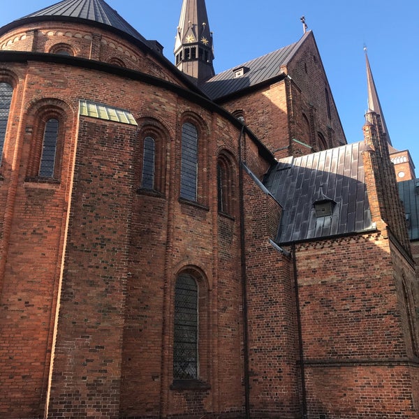 Foto diambil di Roskilde Domkirke | Roskilde Cathedral oleh Jo Ann P. pada 3/11/2020