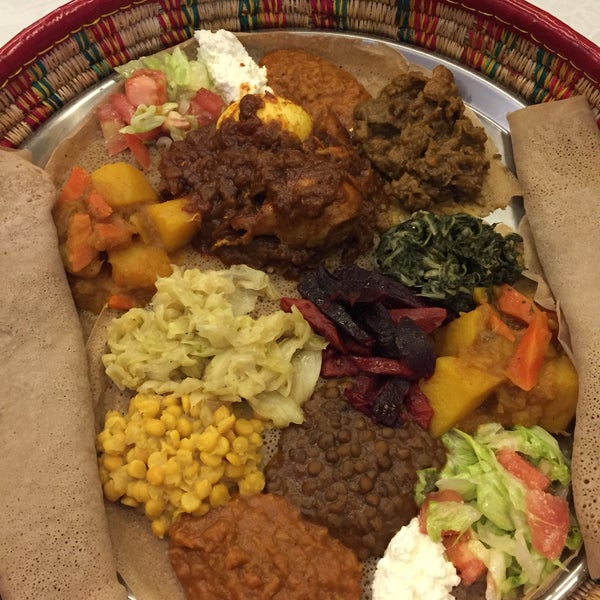 Das Foto wurde bei Restaurante Etiope NURIA von Kavyanjali K. am 4/29/2017 aufgenommen