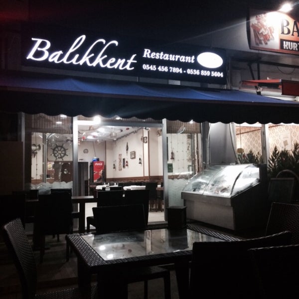 Das Foto wurde bei Balıkkent Restaurant von Oben I. am 9/16/2015 aufgenommen