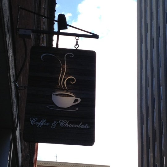 Das Foto wurde bei Coffee &amp; Chocolate von Michelle D. am 10/26/2012 aufgenommen