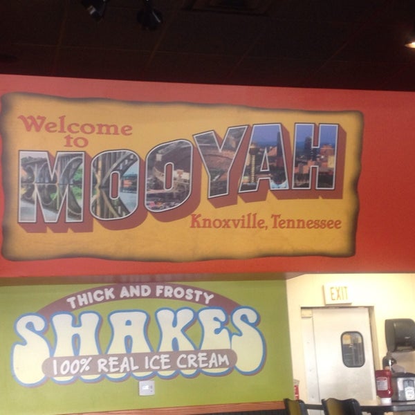 Foto diambil di MOOYAH Burgers, Fries &amp; Shakes oleh Michelle D. pada 3/1/2014