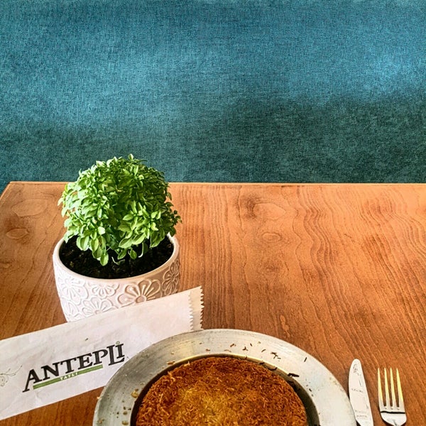 รูปภาพถ่ายที่ Antepli Et Restaurant Tatlı โดย Seden D. เมื่อ 5/11/2017