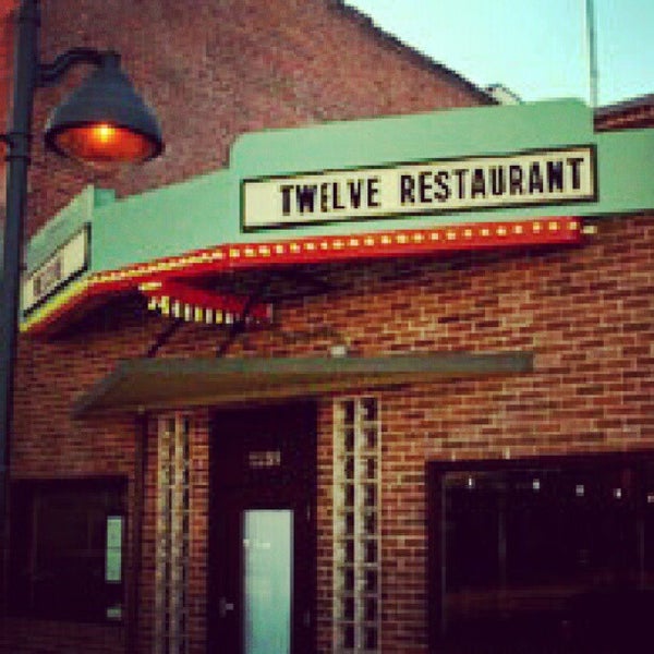 รูปภาพถ่ายที่ Twelve Restaurant โดย GRIM REAPER... เมื่อ 2/18/2013