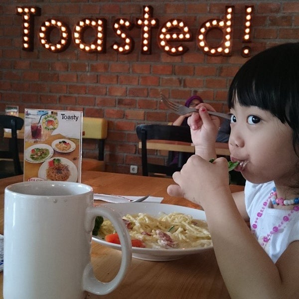 Photo taken at Toasty Eatery by Michael Wibowo S. on 12/20/2014