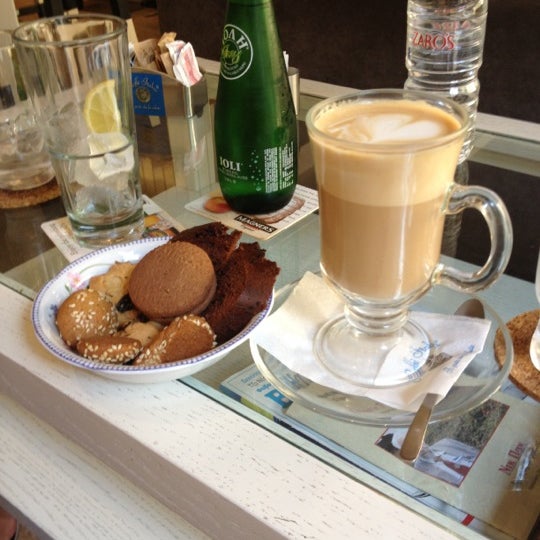 9/30/2012 tarihinde Victoria G.ziyaretçi tarafından Biscotto Cafe'de çekilen fotoğraf