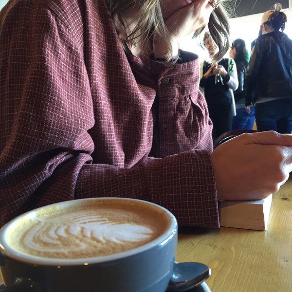 11/21/2015 tarihinde Taylor M.ziyaretçi tarafından Yellow House Coffee'de çekilen fotoğraf