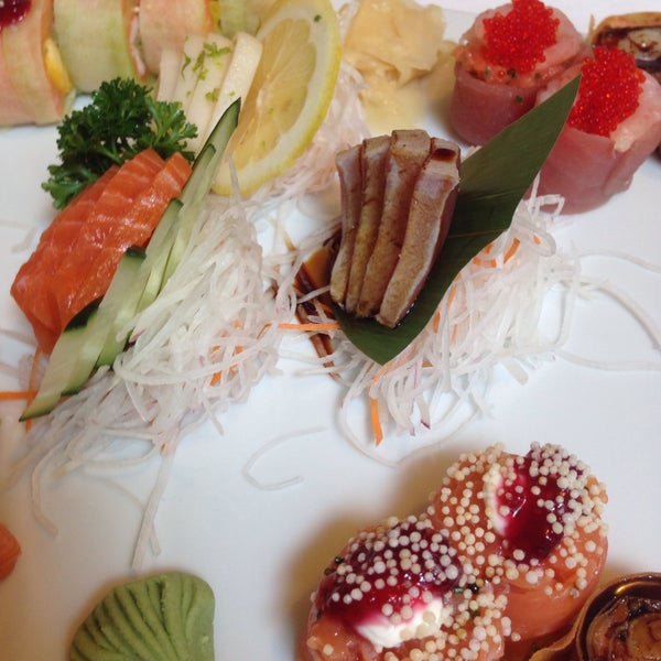 Óptimo sushi de fusão, óptima sangria. Para quem não é apreciador de sushi, peixe grelhado na brasa, igualmente bom!